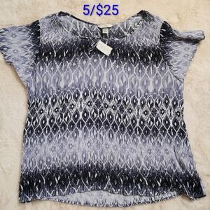 5 /$25 Cj Banks Blue Patterned Top